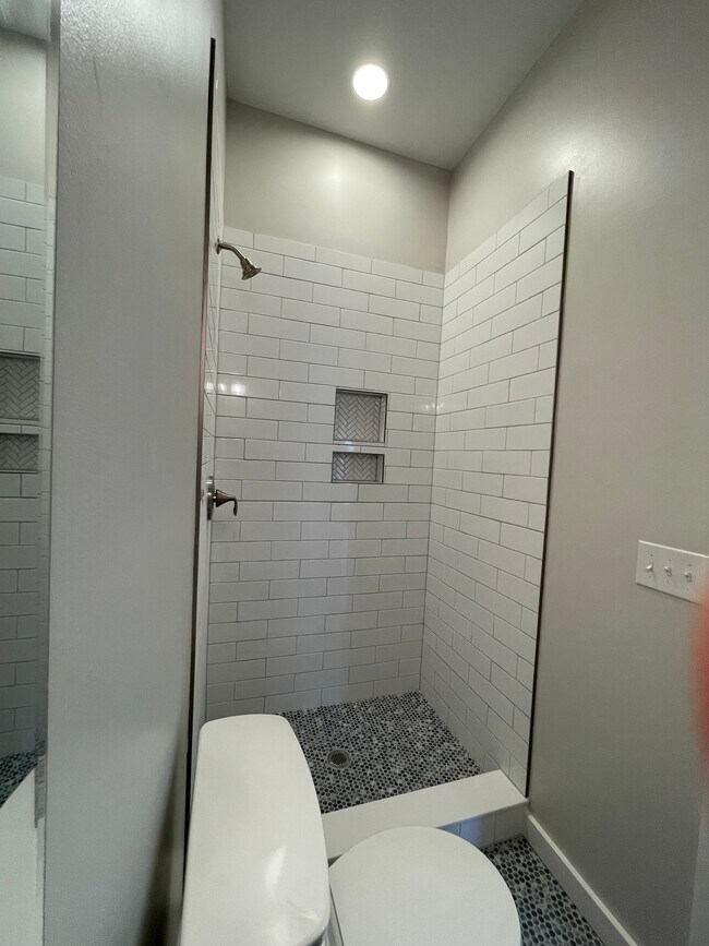 Building Photo - 907 Ashley Ave