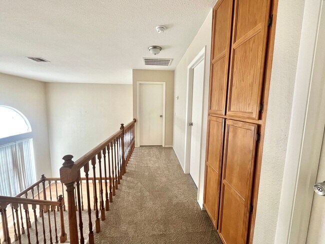 Building Photo - Gorgeous 4 Bedroom Home with Pool & Spa Located in The Lakes