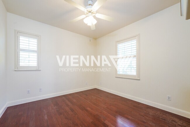 Building Photo - 48 Villa Gardens Ct