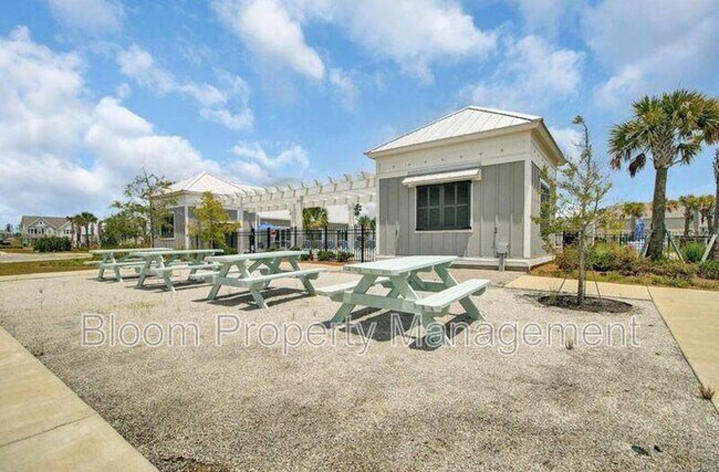 Building Photo - 227 Shortmarsh St
