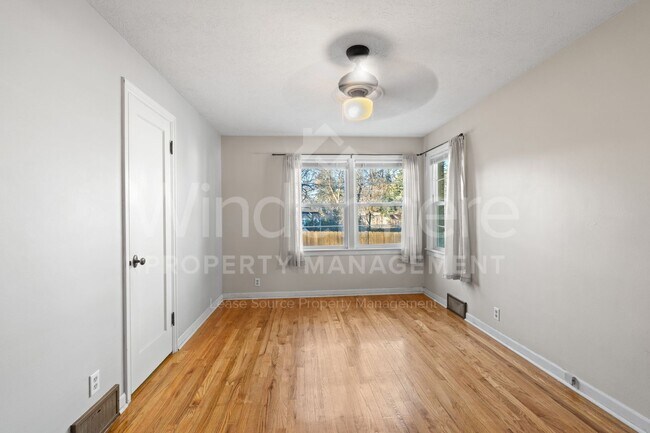 Building Photo - South Hill Charm