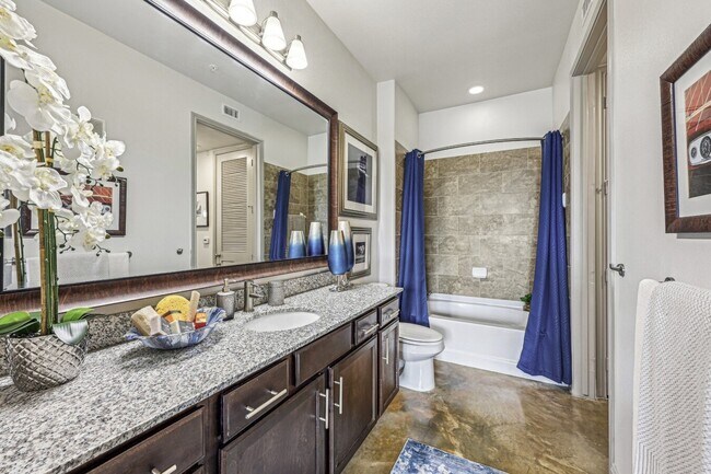Building Photo - Walk Everywhere – Downtown Living at Its Best