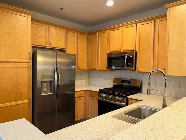 Building Photo - 2220 Aurora Dr