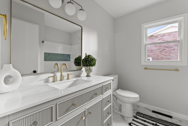 Building Photo - 1032 Algonquin Trail