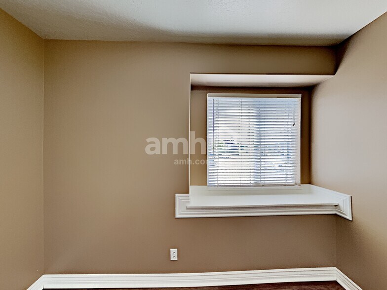 Building Photo - 2216 S 2685 W