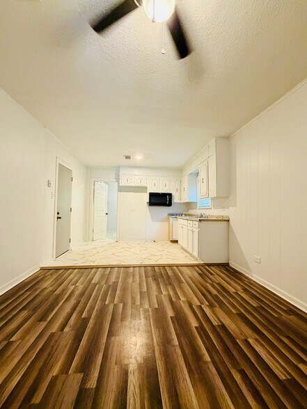 Building Photo - 1735 Green St