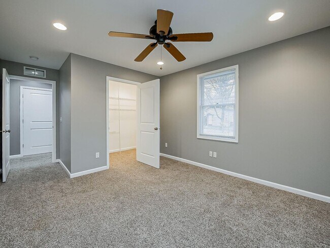 Building Photo - Charming 3-Bed, 2.5-Bath Home in Pinckney!