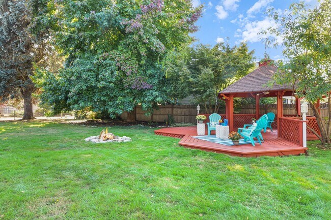 Building Photo - MOVE IN READY NOW! 2-Bedroom Rambler with Detached 900 Sq. Ft. Garage & Studio on Spacious Fenced...