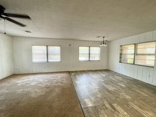 Building Photo - 289 Red Cedar Rd