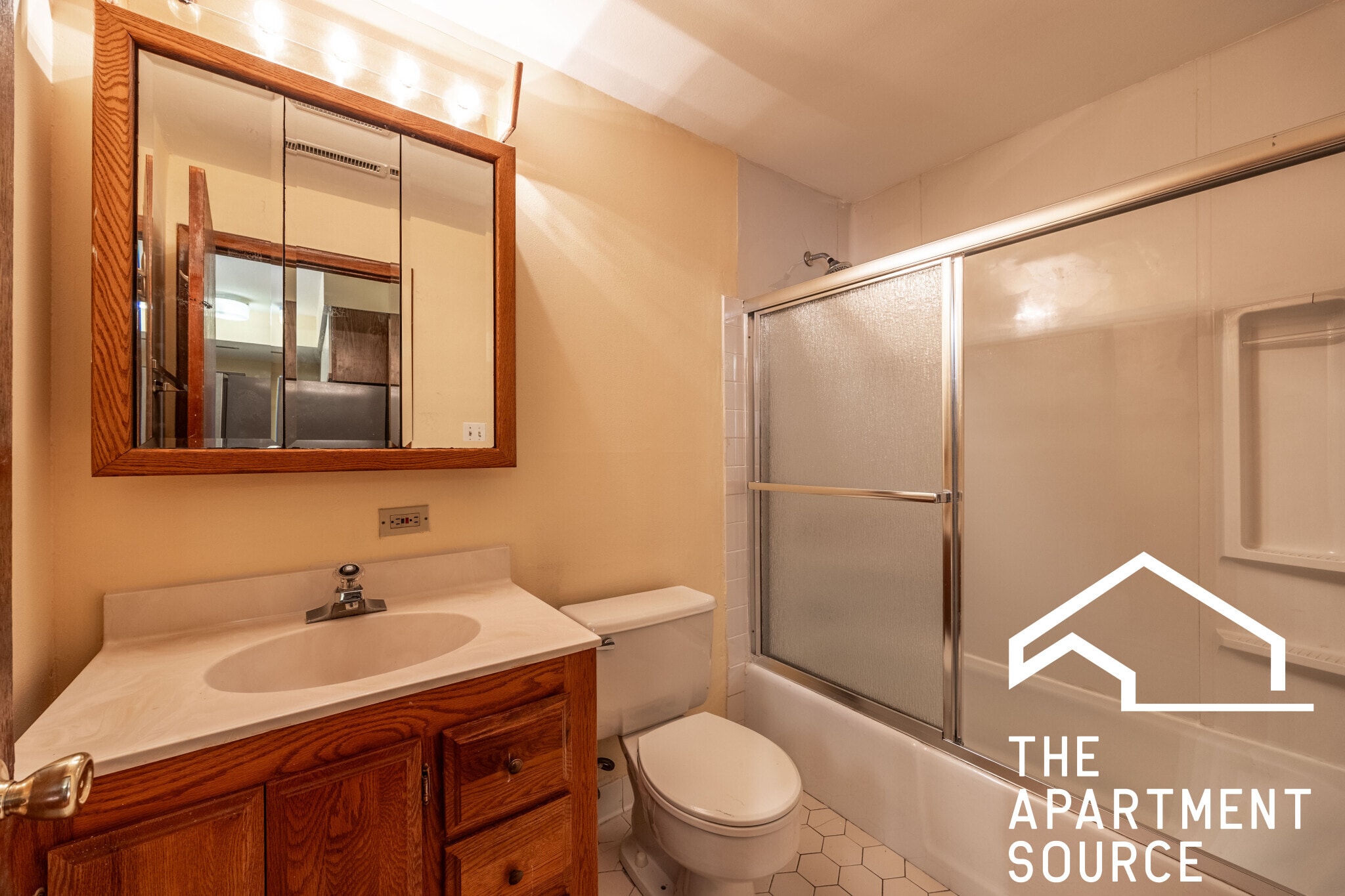 Building Photo - 715 W Diversey Pky