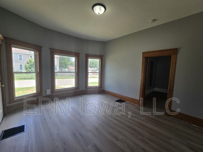 Building Photo - 301 Leland Ave