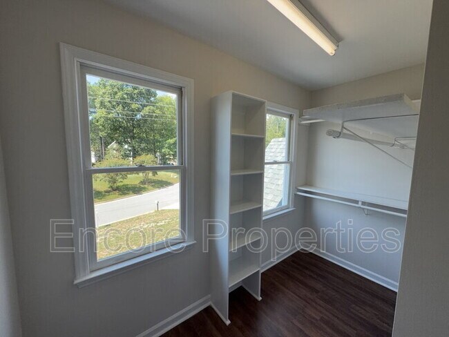 Building Photo - 203 Wood Hollow Dr