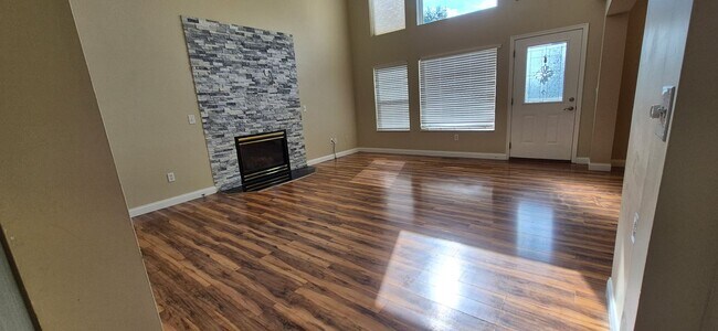 Building Photo - 2999 Iowa Ct