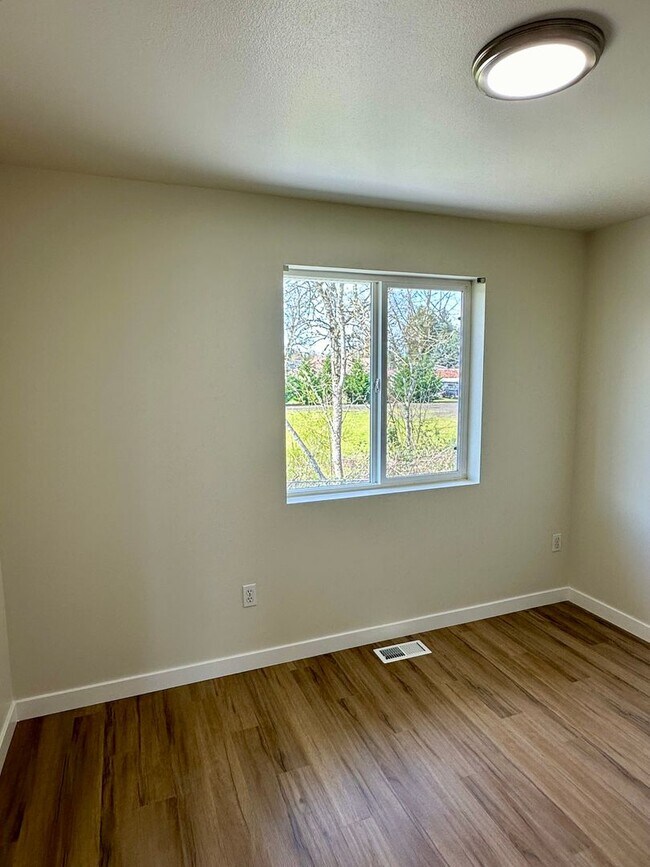 Building Photo - 843 Morse Ave SW