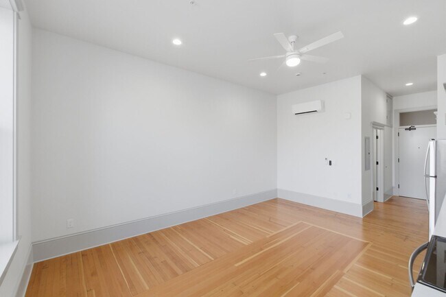 Building Photo - WINTER SPECIAL - NEWLY RENOVATED DOWNTOWN SALEM STUDIO