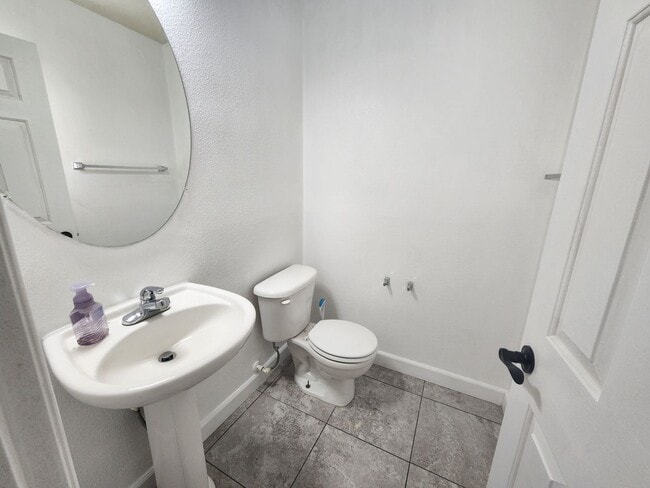 Building Photo - Sleek 2 story home with tile in most living areas and upgraded kitchen.