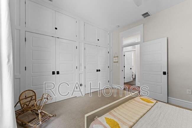 Building Photo - 1321 N Beville Ave