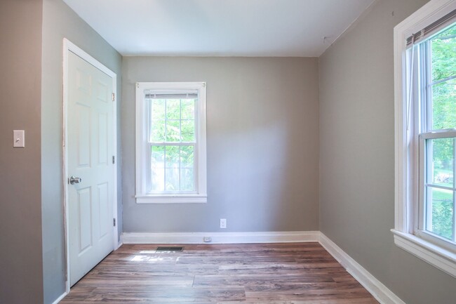 Building Photo - 2BR 1B House in Historic Oldham Trace Comm...