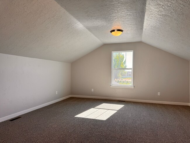 Building Photo - 10330 Crystal Ridge Dr