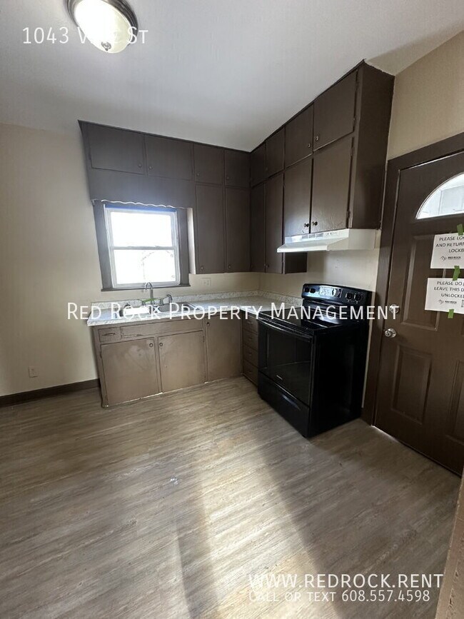 Building Photo - 1043 Vine St