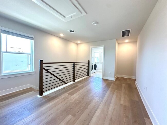 Building Photo - 15701 Ellinger Dr
