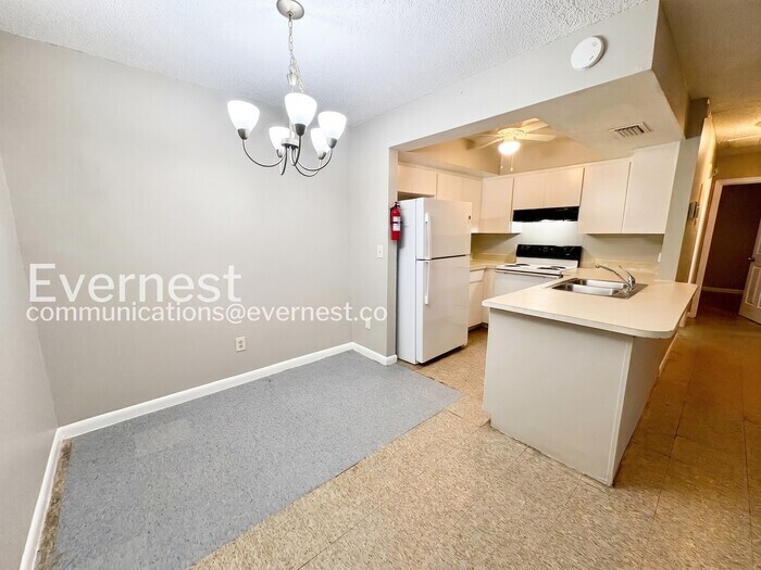 Building Photo - 3058 St Paul Dr