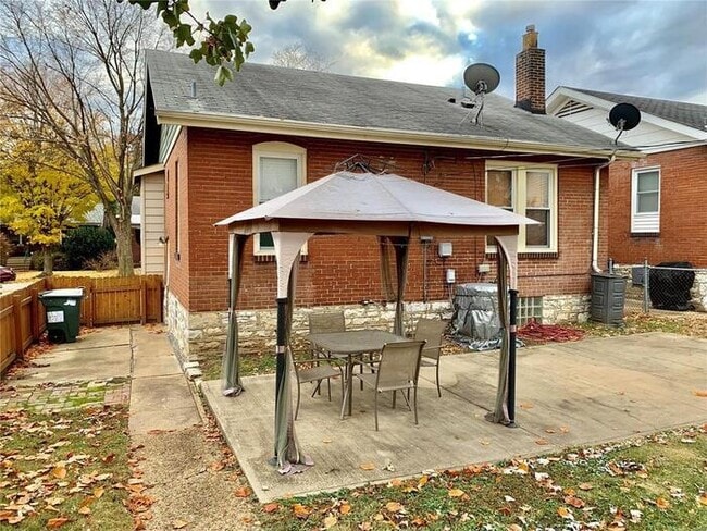 Building Photo - Fantastic 2bd/1ba home! Coming soon!