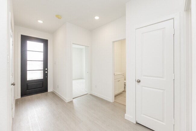 Building Photo - 31726 Wild Mdw Dr
