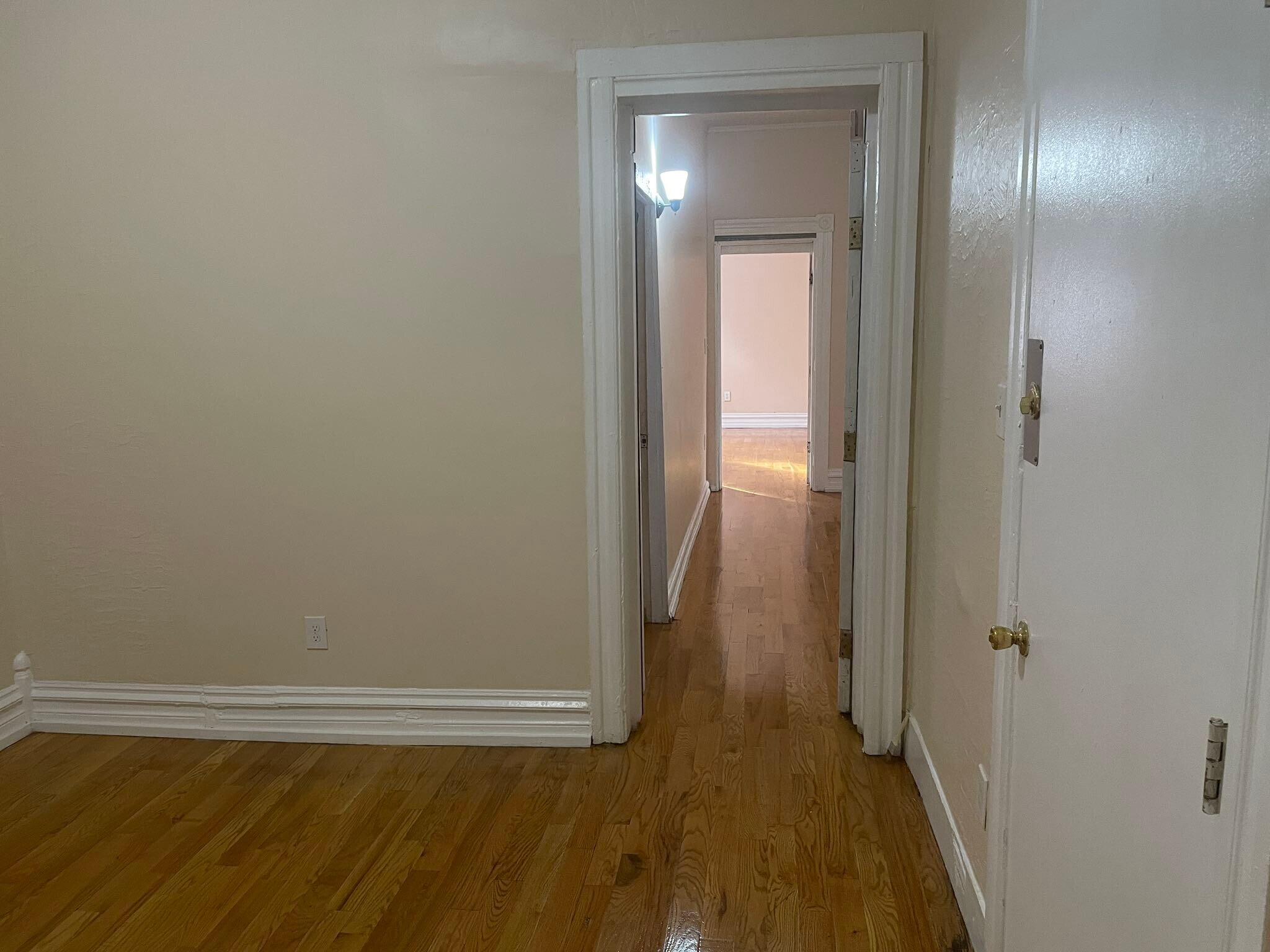 Building Photo - 706 N 6th St