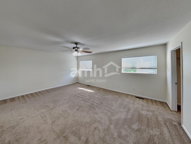 Building Photo - 861 Stagecoach Dr