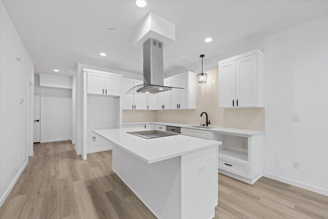 Building Photo - 2015 W 9th Ave