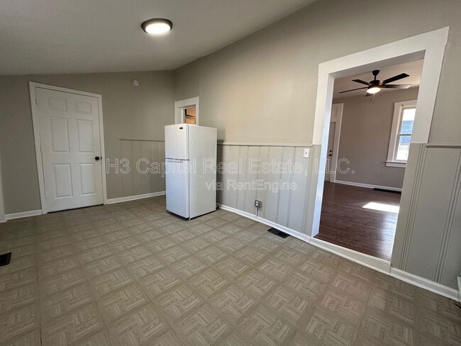 Building Photo - 627 S 19th St