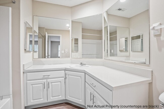 Building Photo - 4951 Stratford Pine Ln