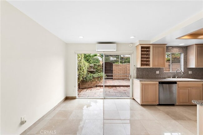 Building Photo - 7 Blue Lagoon