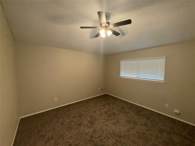Building Photo - 10906 Tanwood Dr