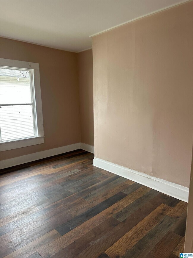 Building Photo - 1304 Avenue G