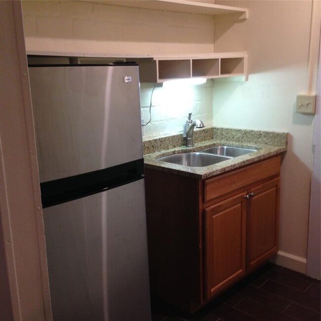 Building Photo - 1110 SW 3rd Ave