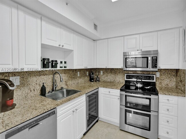 Building Photo - 2501 S Ocean Dr