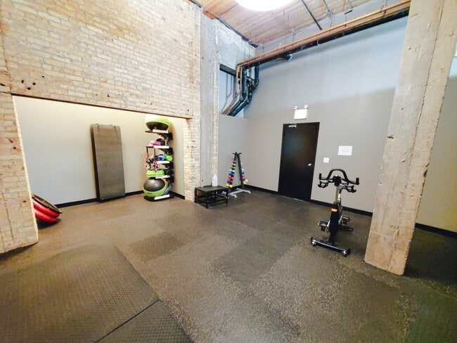 Building Photo - 411 W Ontario St