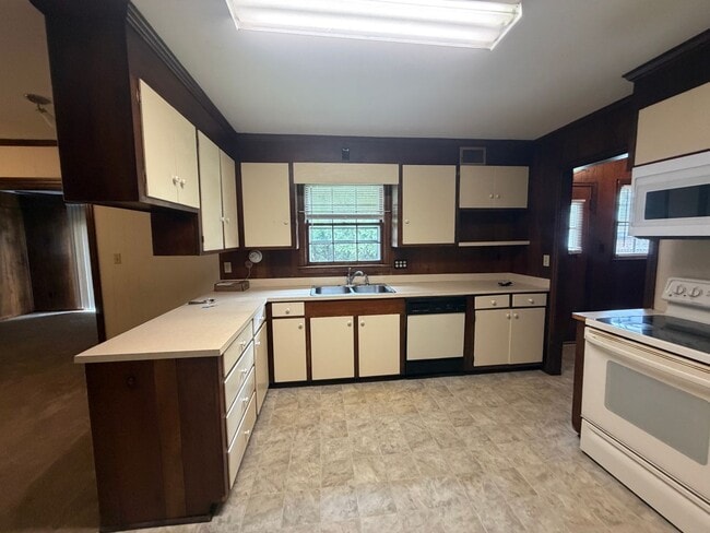 Building Photo - 215 Lesesne Dr