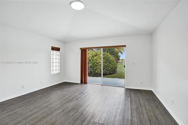 Building Photo - 6305 Willoughby Cir