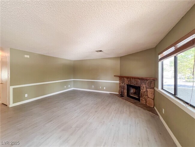 Building Photo - 2700 Baycliff Ct