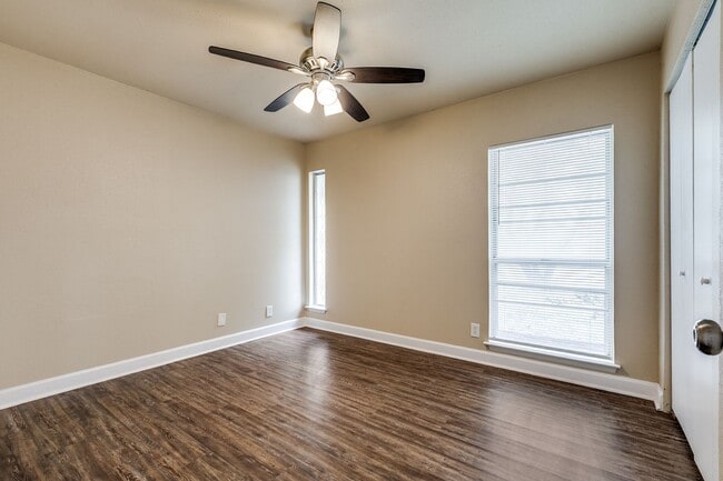 Building Photo - 4-BEDROOM NEAR THE MEDICAL CENTER!