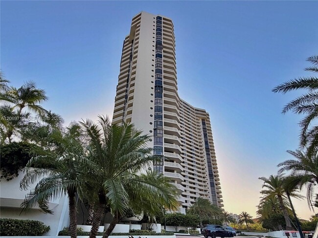 Building Photo - 1000 W Island Blvd