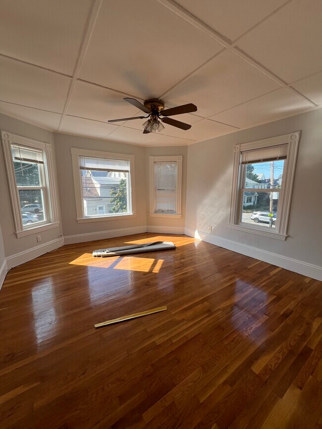 Building Photo - 120 Lowell St