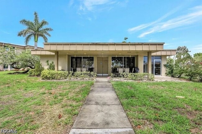 Building Photo - 2264 Winkler Ave