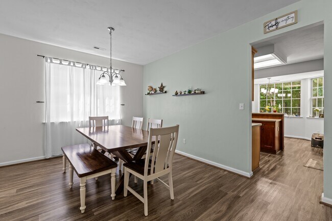 Building Photo - 522 Pecan Ct