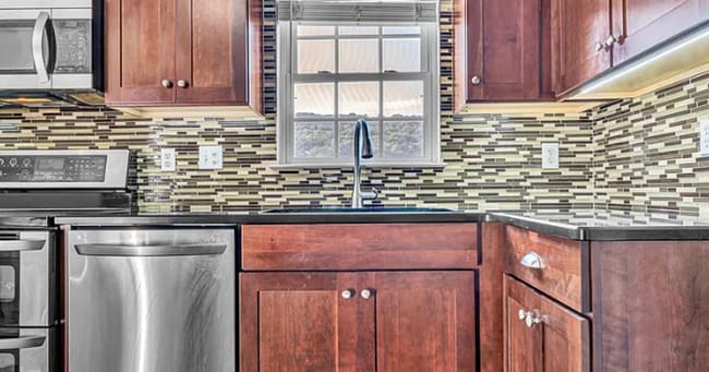 Building Photo - 4855 Golfview Dr NE
