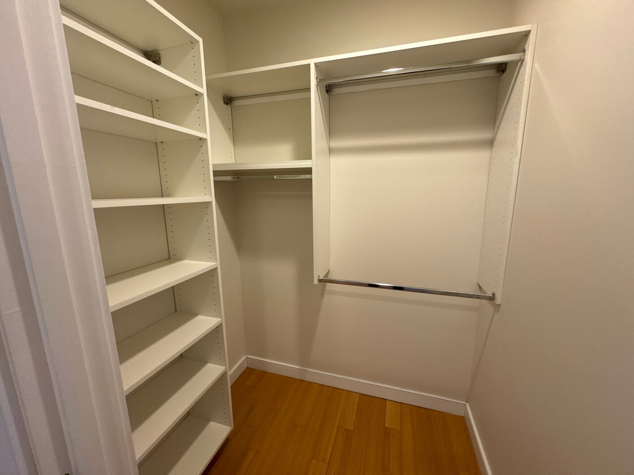 Building Photo - 595 Albany St