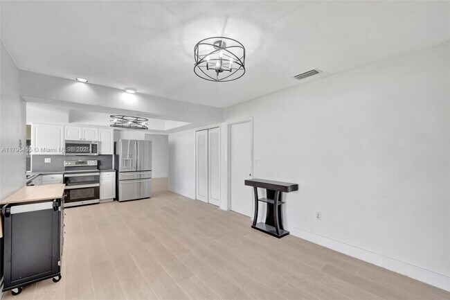 Building Photo - 9121 SW 54th Pl